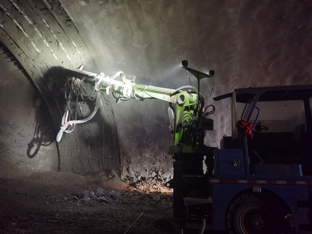 混凝土濕噴臺(tái)車(chē)的6大優(yōu)點(diǎn)和4大應(yīng)用領(lǐng)域(圖1) 混凝土濕噴臺(tái)車(chē)的6大優(yōu)點(diǎn)和4大應(yīng)用領(lǐng)域(圖1)