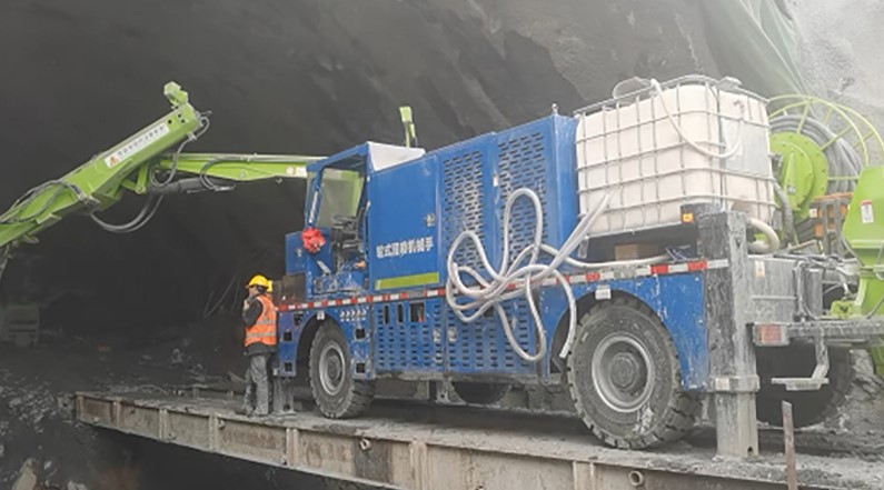 混凝土濕噴機械手:支護作業(yè)的主流高效設(shè)備(圖1) 混凝土濕噴機械手:支護作業(yè)的主流高效設(shè)備(圖1)
