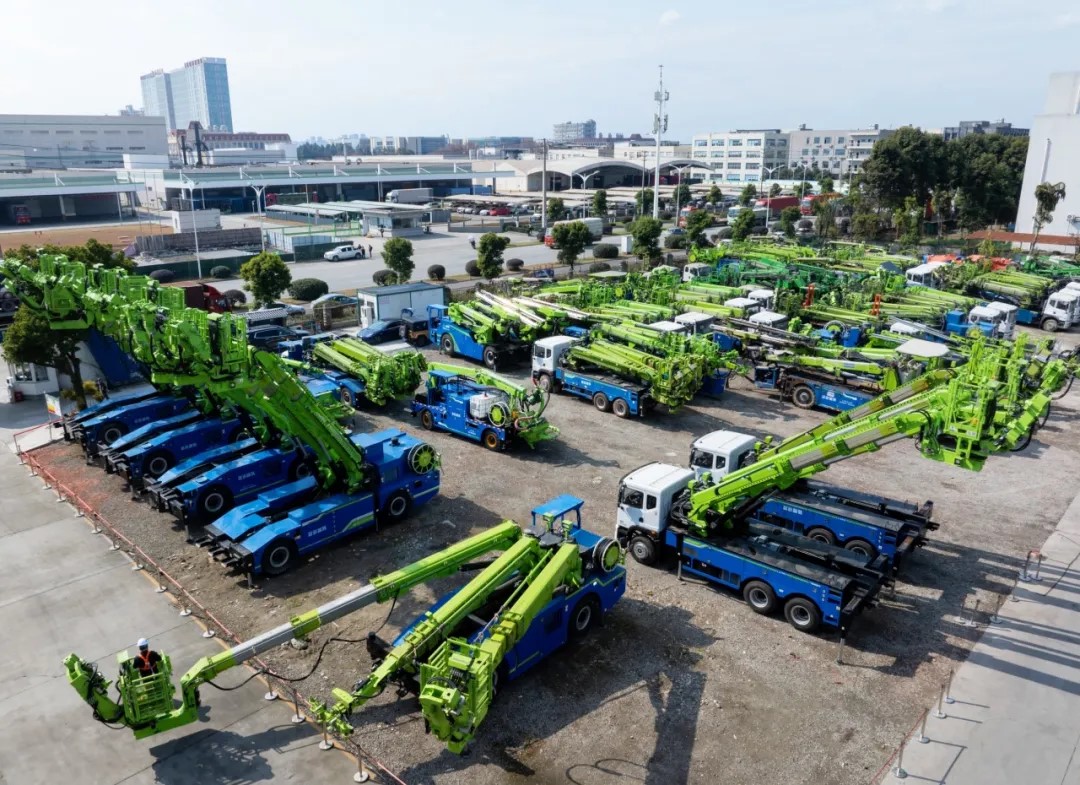 《四川日?qǐng)?bào)》頭版報(bào)道：藍(lán)海智能新一批大型智能裝備準(zhǔn)備發(fā)往全國(guó)(圖3)