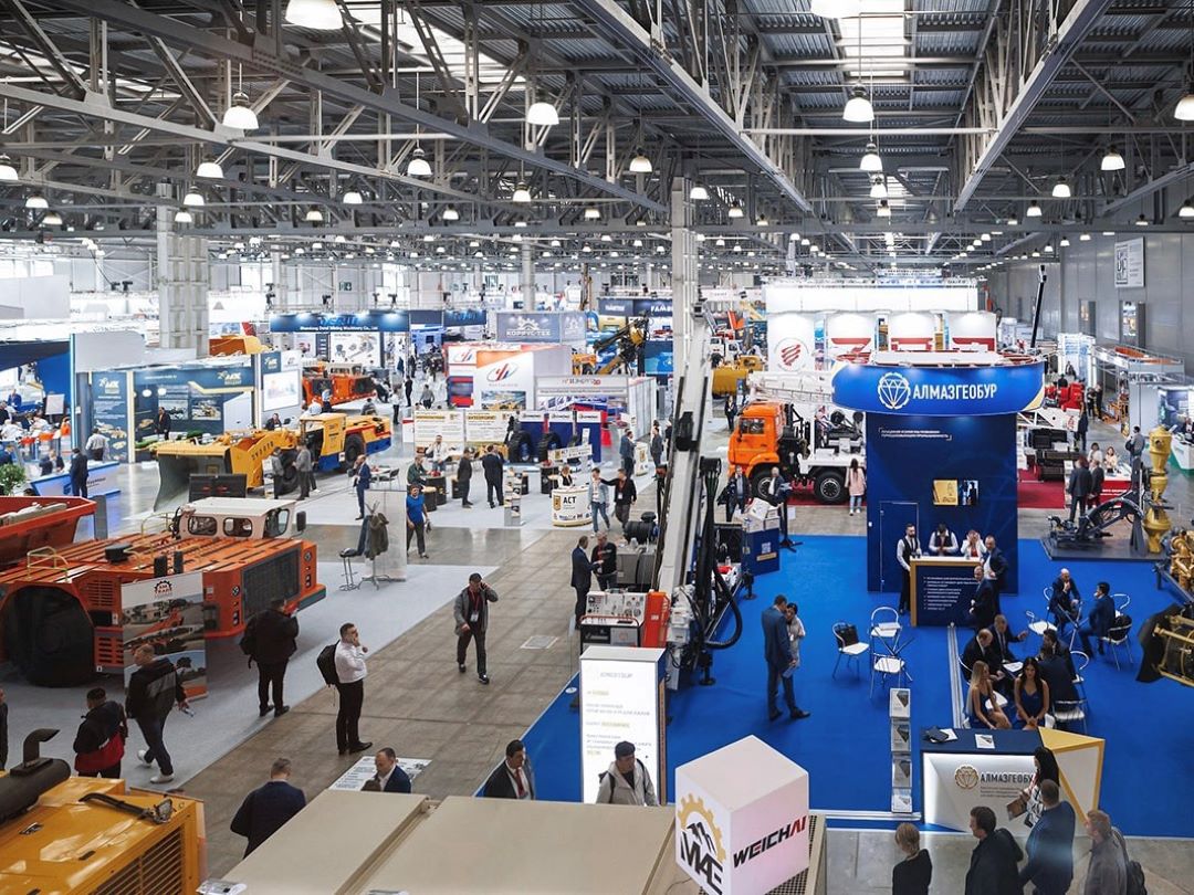 藍海礦用鑿巖臺車俄羅斯國際礦業(yè)世界展會上的精彩呈現(xiàn)(圖1) 藍海礦用鑿巖臺車俄羅斯國際礦業(yè)世界展會上的精彩呈現(xiàn)(圖1)
